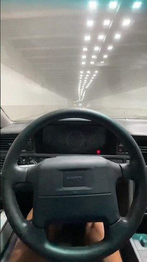 VOLVO 850 ACELERANDO NO TUNEL