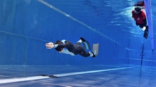 Senza flad – Corina Schmed va als cunfins - Cuntrasts - Play RTR