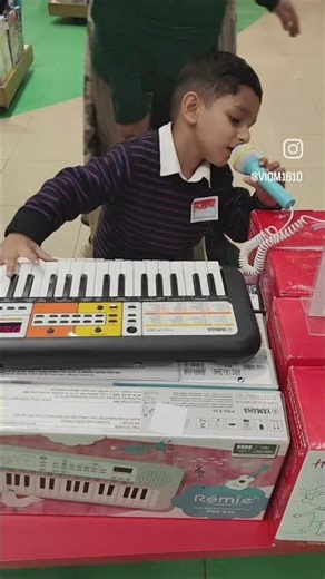 Viom Singer 🎤🎵 #youtubeshorts #fbreels #shorts #ytshorts #singer