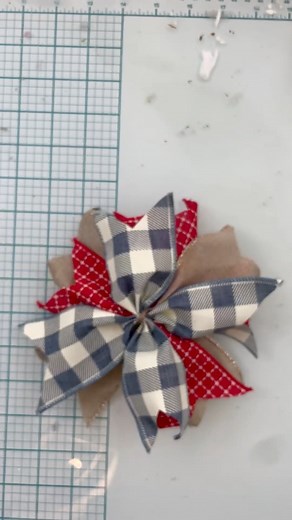 100K views · 2.2K reactions | Pinwheel Bow tutorial! Super easy bow  #thecreativellama #bowtutorial #easybow | The Creative Llama | Facebook