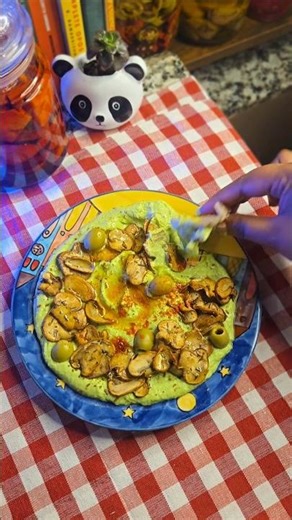 Quiet hours: Green pea hummus with Mushrooms