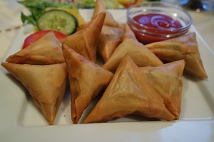 How to make samosas from scratch, including filling and pur. Salwaa Smith - Cape Malay Cooking & Other Delights From My Kitchen To Yours - keeping our heritage alive! Here is my step-by-step video tutorial that everyone requested. I'm so excited to share this video, it may look daunting but believe me its not difficult to make your own pur. Ingredients: 500g lamb / mutton mince 2 large onions finely chopped and water squeezed out 1 tablespoon red dry chillies crushed 1 small bunches dhanya cut f