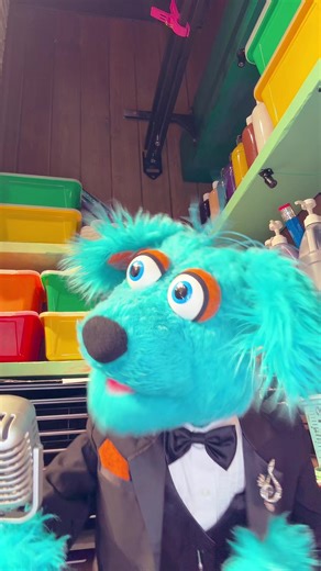 Barry Tone loves to sing! Watch Barry and his friends every day on his YouTube Channels Artie’s Show and Artie’s Simple Songs. #puppets #muppets #kidsshow #artiesshow #bluedog