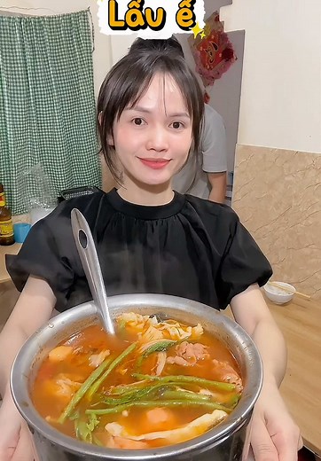 Lẩu ế cho ngày mưa dai, bé mê mẩn bếp cồn