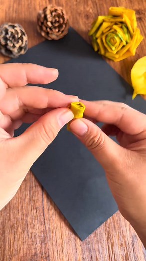 Leaf Rose Art Step-by-Step #leafcraft #roseart #naturecraft #diyflowers #creativeart #recycledart #handmadecraft #natureinspired #flowercraft #craftideas | paper craft ideas