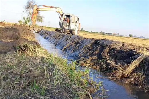 #حفارات_العراق🇮🇶🙋‍♂️ #المنصوره_تيك_توك #الشعب_الصيني_ماله_حل😂😂🙋🏻‍♂️ #هيتاشي_عشق😍❤