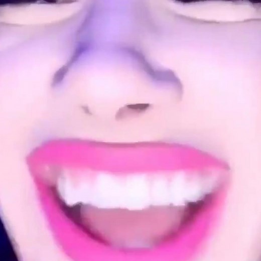 James Charles: "Whoomp Whoomp Whoomp Yeahyeahyeah Yeahyeahyeah"