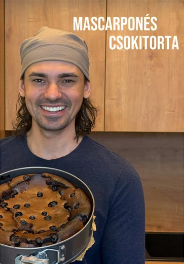Ezt próbáld ki, ez a kedvencem! 🎂❤️ 6 egész tojás 180 g cukor 500 g mascarpone 400 g étcsoki Kiskanálnyi vanília aroma 80 g liszt 180 fokon sütöttem 50 percig, de megpirult 40 is elég lett volna.😂 Ja és kicsit remegős, de ha kihűl jó lesz! Garantálom! #ricsikicsikonyhaja #sutes #recept #foryou #tiktok