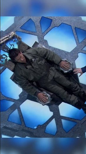 Sheppard actives Ancient Chair | Stargate Atlantis 1x01 'Rising'