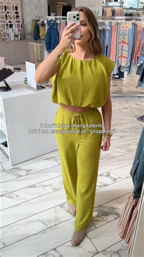 years of practice have paid off 💅🛍️ @victoriaswilcox #shopping #shopaholic #retailtherapy