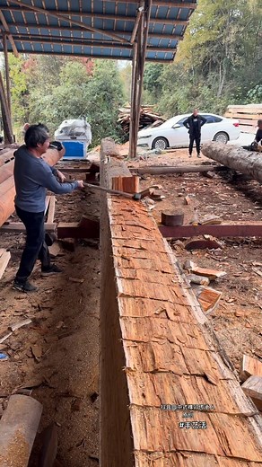 Artisans devoted to traditional Chinese woodworking are perfecting the complex technique of mortise and tenon joinery—an ancient method that joins wood without the use of nails or screws. Through their skillful carving and construction, they ensure this historic craft lives on, preserving heritage through enduring artistry. Artist: 7523857x / 中式榫卯传承人 on Douyin #art #woodworker #traditional #sculpture | Arts Terra