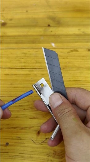 3-Step DIY Wire Stripper! Hinge + Box Cutter Blade, Beginner-Friendly!