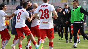 📷 | MATCH SNAPS C'è chi non riesce a smettere di guardare i gol delle aquile di ieri e chi mente 😍 #NoiSiamoilCatanzaro #AvantiAquile 🟡🔴 | U.S. Catanzaro 1929