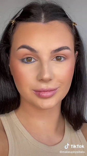 Wearble pop of colour using @Too Faced new Better Than Chocolate collection! [advert/gifted] #toofacedlovestheuk #tfcrueltyfree #toofaced #ad