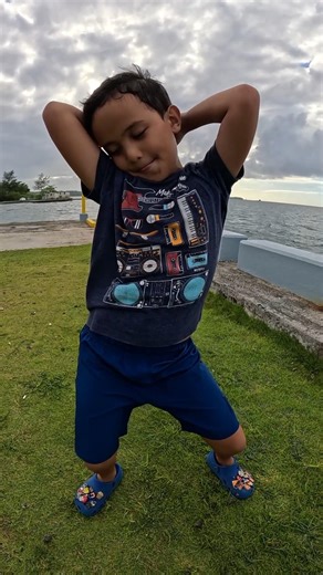 🎣🕺😱WHEN FISHING IS GOOD 😂😂🏝️🇵🇼🇵🇭 #fishing #micronesia #palau