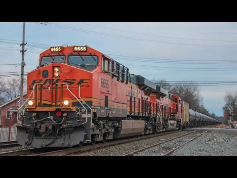 (DOUBLE BNSF LEADERS)BNSF 6655 ES44AC leads CSX B119 w/my friend on board & massive hornshow at MP26