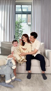 JE Pong 庞琂予 on Instagram: "看到最后就知道 @galax_sim 喜欢我们的惊喜了吗？﫢 时间过得好快啊凉 就这样一年过去了～ 选这两首歌因为歌词好贴切凉 在80亿人口，你选择了当我们的孩子✨ 接下来还有很多很多年，我们会一直幸福快乐的❤️"