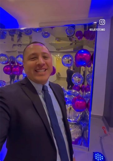 Después de tomarme un descanso fuera de los escenarios y música. En el nombre de Dios 🙏🏻 doy inicio a la temporada de eventos 2026. Se vienen muchos en el país y fuera ✈️ ¡Amén! 📍Hotel Holiday Inn, San Salvador.