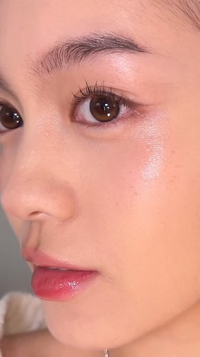 JESSICA VU ⌫ on Instagram: "dry skin base routine 🫧 i love the #pearlskin finish of this, it looks kind of like lived-in makeup thats the perfect mix of dewy and matte products: @parnell_global cicamanu 92 serum #parnell cicamanu #serumcushion #KoreanMakeup #KoreanSkincare #KoreanCushion"