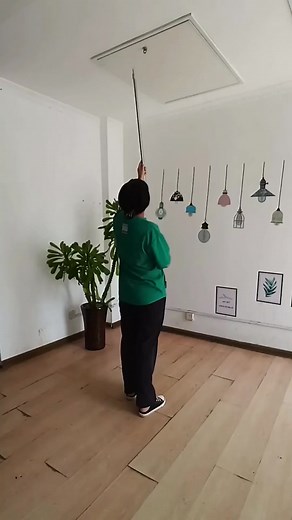 How to Use a Collapsible Ladder Effectively