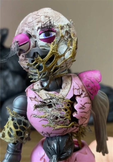 CUSTOM Ruined Chica toy from FNAF Security Breach