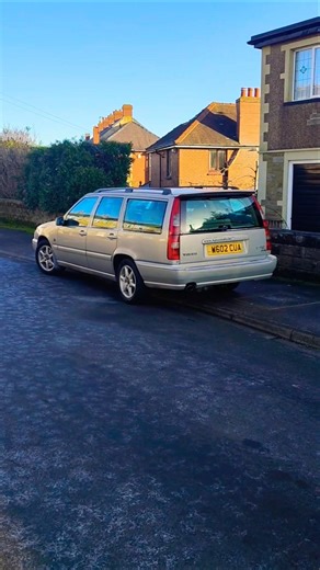 A classic first-generation Volvo V70 estate.