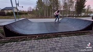 “Yo! Want say thanks for all support! Your tutorials means alot for an 40 y/o dude trying to learn the art of skating. Managed to pull of a few new tricks for the first time ever…” @sirmisterq 👏🏼👏🏼👏🏼👏🏼👏🏼👏🏼👏🏼👏🏼👏🏼 You too can learn👏🏼to👏🏼skate! Master the basics with the full lesson plan that walks you through each step of the process! This full lesson plan is designed so you can progress every day. Join thousands of other people learning to skateboard and get Skateboarding Ma