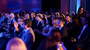 12K views · 93 reactions | LOT Summer Internship 2025 dobiegł końca!✈️ Podczas oficjalnego zakończenia podsumowaliśmy osiągnięcia i zdobyte doświadczenia naszych stażystów. Ponad 70% z nich zostaje z nami, gotowi aby rozwijać skrzydła w LOT! Do zobaczenia podczas przyszłorocznej edycji!️ | LOT Polish Airlines | Facebook