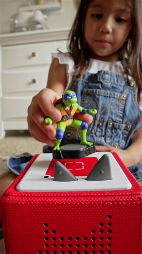 A week of big news and it continues! Here’s everything coming in September! 🎉 🐾 PAW Patrol: Ryder tonie 🥷 Teenage Mutant Ninja Turtles: Leonardo Tonie ❤️ Sesame Street: Elmo Tonie (en Español) 🍪 Sesame Street: Comegalletas Tonie (en Español) 🐶 Sesame Street: Elmo & Tango Tonie (en Español) 💗 Adventure Backpack in Cloud Pink 🩵 Classic Backpack in Sky Blue 😍 Hanging Shelf Check out our website to pre-order and sign up for coming soon alerts! 🙌 | tonies