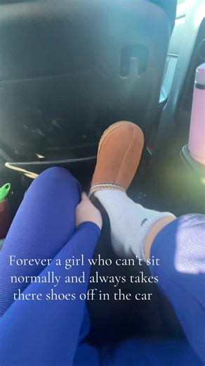 #chillin #gottabeconfy | girl in car