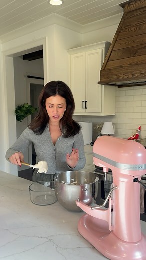 Cecily Bauchmann on Instagram: "It’s always the messy desserts that taste the best (imo)🫶🏼✨🎄this is so easy to make too! Just layer the strawberries with the filling and cake! Also buy a big tub of cool whip for the last layer! 2 boxes little Debbie Christmas treees 8 oz cream cheese 1/2 cup powdered sugar 1/2 t almond extract 2 t vanilla 2 cups cool whip 2 cups strawberries sliced #momoffour #motherhood #christmasdessert"