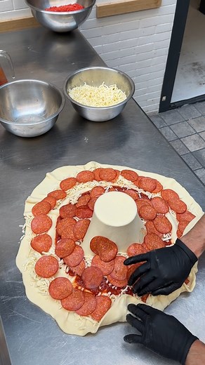 Flamin' Volcano Pizza! This pizza’s erupting with flavor 🌋🍕 | Chefclub GruB