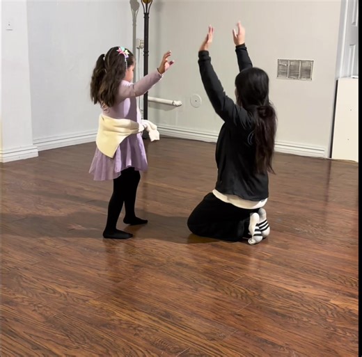 All-in-one arts studio 🎶✨ Jazz-Funk • Acro Dance • Pilates • Guitar • Singing • Piano Build confidence, creativity, and skills in every class! Join us at Sanchez Studio and let your talent shine ⭐️ #SanchezStudio #ElPasoKids #DanceClasses #MusicLessons #JazzFunk