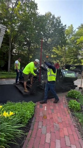 Turning asphalt into art 🎥: @youngs.excavating.paving #asphaltpavement #commercialpaving