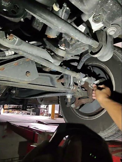 How pros adjust toe alignment #automotive #mechanic #carrepair