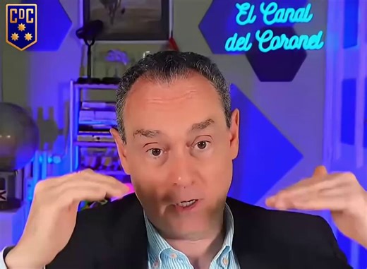 ¿Qué nos apostamos a que Pedro Baños (ya ni le considero "compañero coronel") igualará y superará en vileza al ex-JEMAD Julio Rodríguez, el "general de Podemos" (alias "Julito el rojo")?.Hace unos días habló maravillas de la medicina cubana en una entrevista a un ex-agente de la inteligencia castrista que afirmó, entre loas a ese régimen asesino, que habría dado su vida por Fidel Castro. Hoy llama a los españoles a manifestarse no contra Sánchez, sino contra Netanyahu, y mañana nos exhortará a t