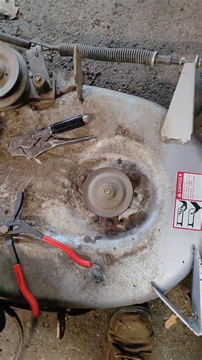 Good Vs Bad Bearings - Lawn Tractor Mowing Deck #lawnmower #troubleshooting