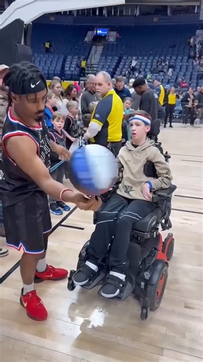 Bringing smiles at every game. 😁🏀 | Harlem Globetrotters