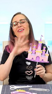 Vem comigo aprender a fazer um Topo de Bolo super lindo de Princesa 👑🏰 #DIY #FaçaVoceMesmo #DanyMartines #ComoFazer #FacildeFazer #GastandoPouco #PassoaPasso #PAP #Topper #TopoDeBolo #TopoParaBolo #Bolo #Castelo #Princesa | Dany Martines Diy