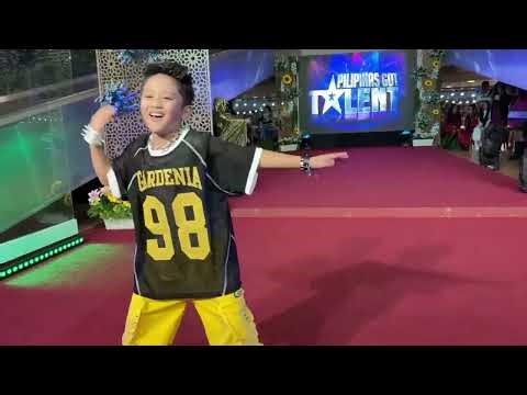 Uptown Funk dance performance during the 1st anniversary of Sahara Atrium.