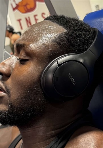 • Adaptive noise cancellation so the world fades out. • Hi-Res, studio-level sound so every rep hits harder. • 360° spatial audio that makes your playlist feel like a live show. • | Deep bass | Crisp detail | Zero distractions | |Smart controls | Long battery | Built for the grind | @TOZO HT3 headphones. Distractions off. Beast mode on. 🎧🔥💪 #mytozo #TOZOHT3 #LockedIn #tozo #explorepage✨ @TOZO