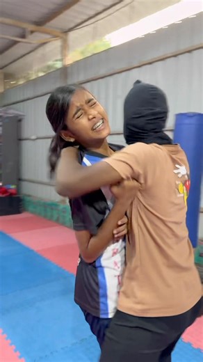 V KARATE | HUG DEFENCE FOR GIRLS | #women #safety #selfdefense #india #trending #shorts #video #mma