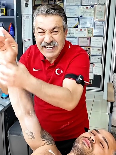 The best Turkish Barber 💇🏻💈💆🏻.Relax bro #barbershop #asmr #massage #asmrshaving #barber