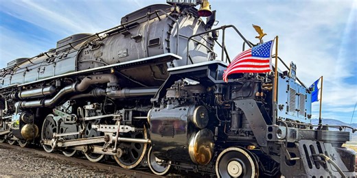 World’s largest operating steam locomotive rolled through Gerlach
