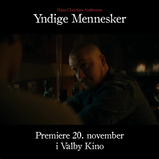 Nå, jeg skulle lige have ticket en box mere i mit liv. 🤣 For snart fem år siden henvendte en gruppe filmskabere sig til mig med en ide om at skabe en kunstnerisk ambitiøs film, der skulle vende vores opfattelse af H.C. Andersen som folkekær børnebogsforfatter på hovedet. Budgettet var småt, men ambitionerne var store, og jeg valgte at gå ind i projektet - for hvem kunne modstå ideen om at se Andersens historier fortolket som gyserfilm? I går havde spillefilmen "Yndige Mennesker" premiere i Valb