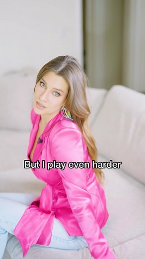 Amanda McCants on Instagram: "I need a skinny marg and a contract. Hi! I’m a Capricorn ♑️"