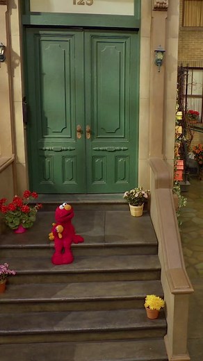 Sending love from Sesame Street. 💌📫💛💚 #Elmo #BigBird #CookieMonster #BertandErnie #OscartheGrouch #SesameStreet #goodmorningnewyork #nyc #NewYork #newyorkcity #goodmorningnewyorkers #welcometonewyork