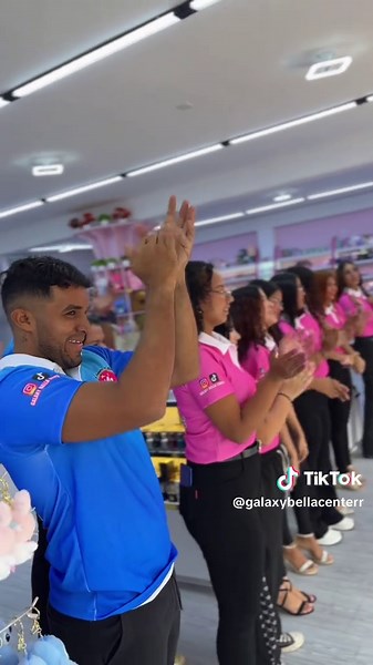 ¡Gracias a todos por asistir en este gran día! Los estaremos esperando todos los días de 8:30am a 7pm, gracias por ser parte de esta gran Familia Galaxy Bella Center 💖 #maquillaje #inauguration #portuguesa #acarigua #girls