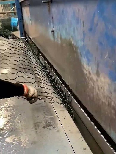 The bending process of the cage mesh- Good tools and machinery make work easy