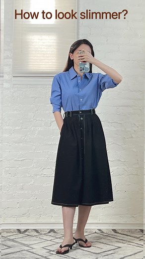 🧐Which one do you think look slimmer? The difference in the video may seem to be very slight but when you look it in person, you can tell which is much slimmer. 💕loose fit shirt A-line skirt = slimmer Shirt @uniqlousa Skirt @simpleretro #outfitinspo #fitcheck #fitinspo #outfitinspirations #outfitideas4you #howtolookslimmer #loosefit #alineskirt #howtowear #howtostyle #stylingvideo | 90后懒人穿搭